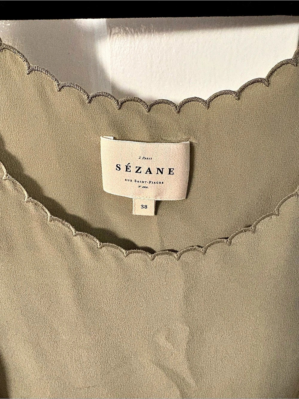 Sézane Lucie Top Scalloped Silk Camisole Light Khaki Green Size 38 - Picture 2 of 2